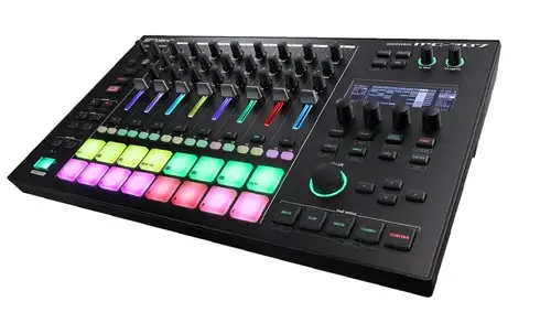 罗兰 MC-707 8 轨 Groovebox