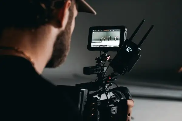 wie man bei Musikvideos Geld sparen kann