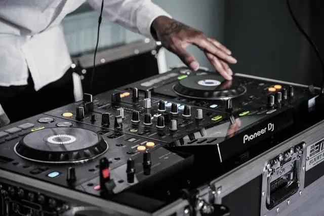 De quoi ai-je besoin pour remixer une chanson ?