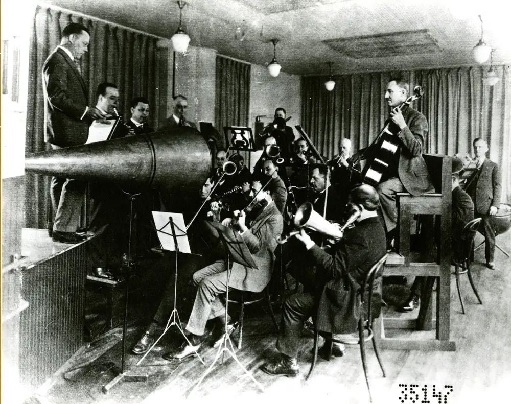 https://www.loc.gov/collections/national-jukebox/articles-and-essays/acoustical-recording/