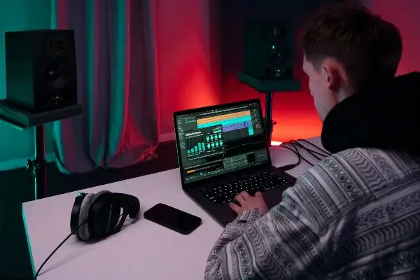 cómo editar voces