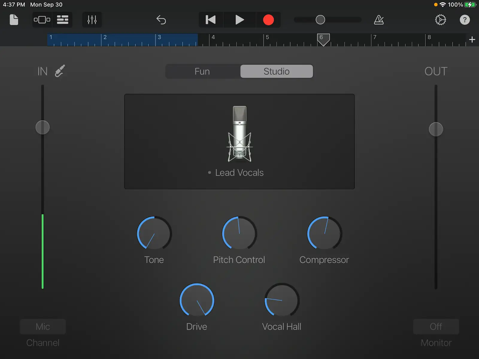 Opzioni di autotune e riverbero in Garageband per iPad